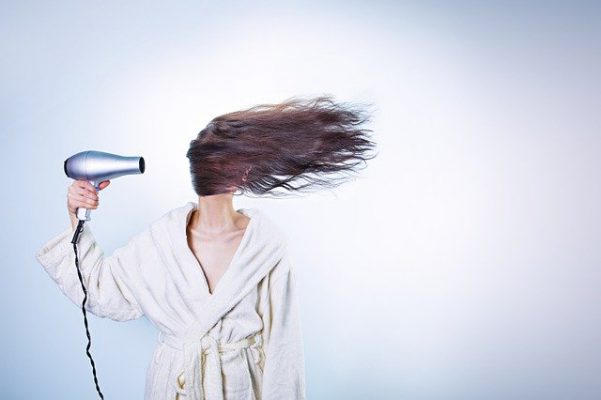 Caduta dei capelli nelle donne: cause e rimedi